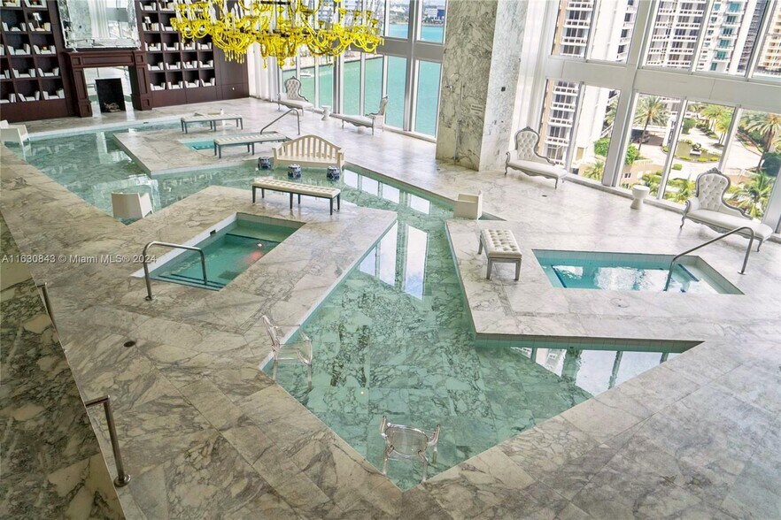 Building Photo - 495 Brickell Ave
