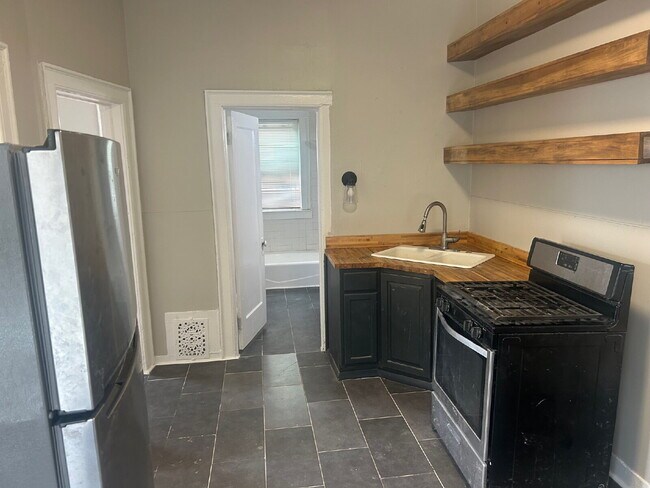 Building Photo - Large first floor two bedroom with bonus r...