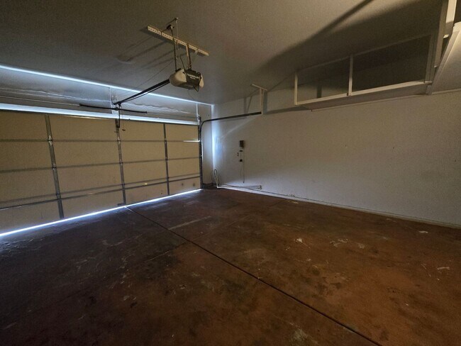 Building Photo - 2757 Trotwood Ln