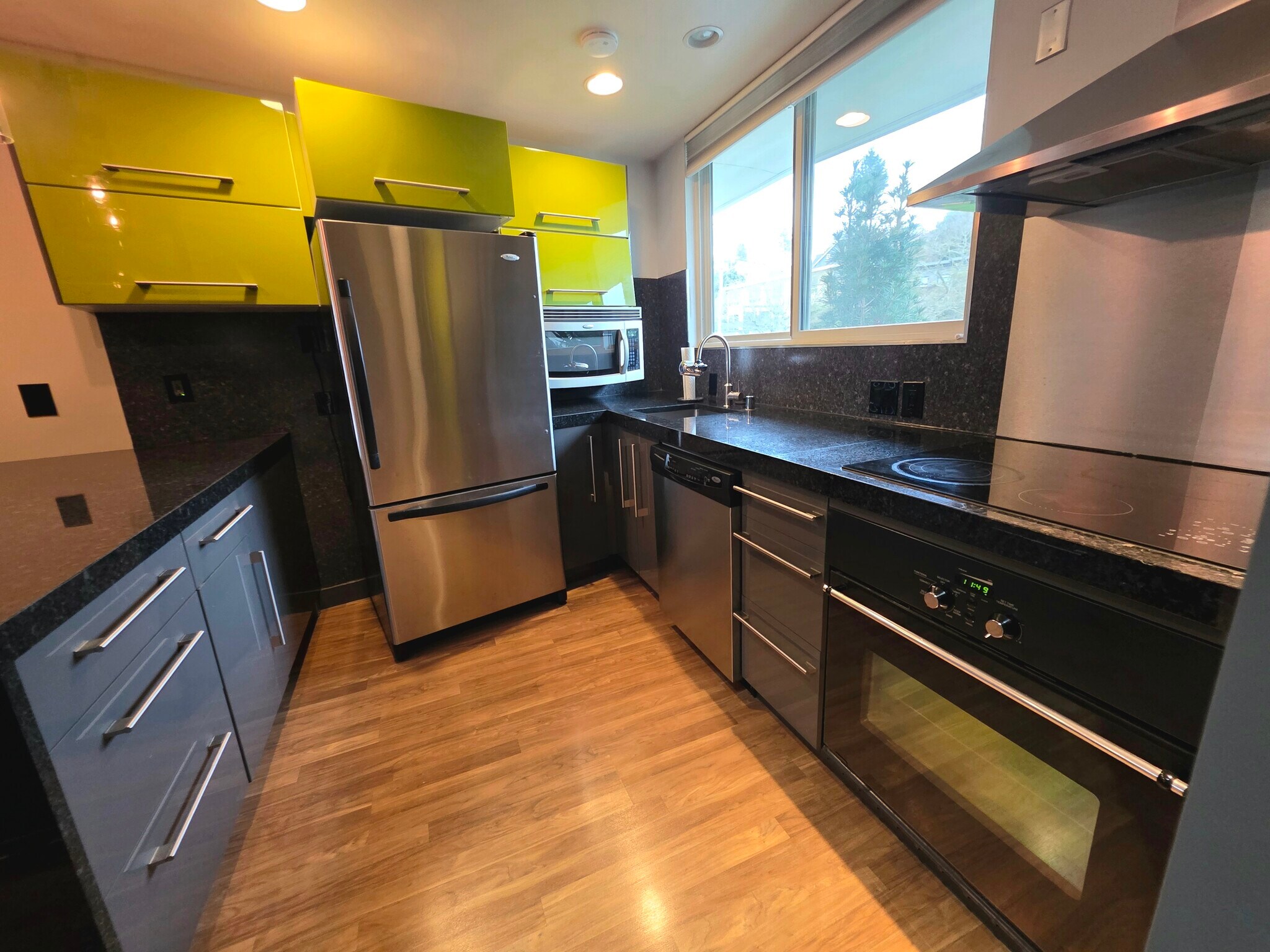 Building Photo - 2012 Thorndyke Ave W