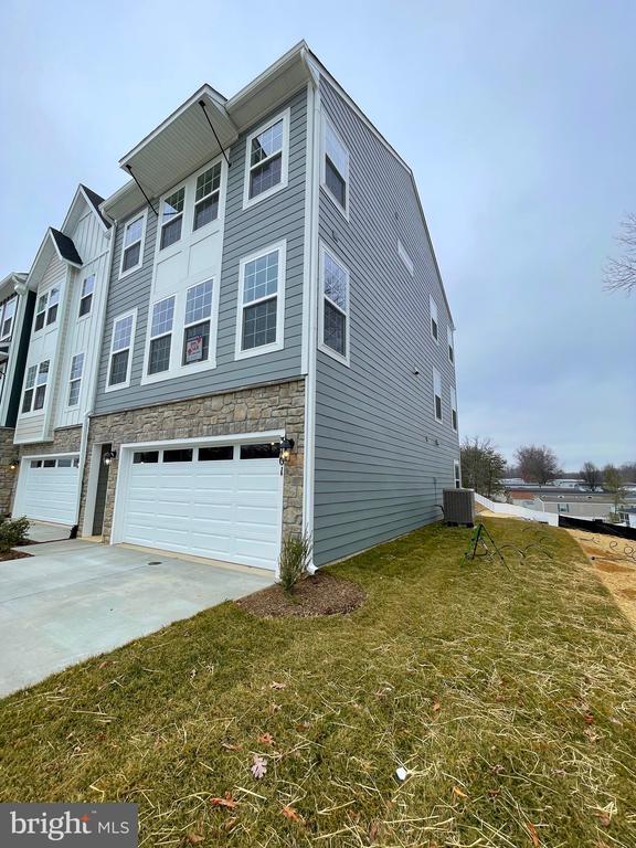 Building Photo - 3701 Allington Ct