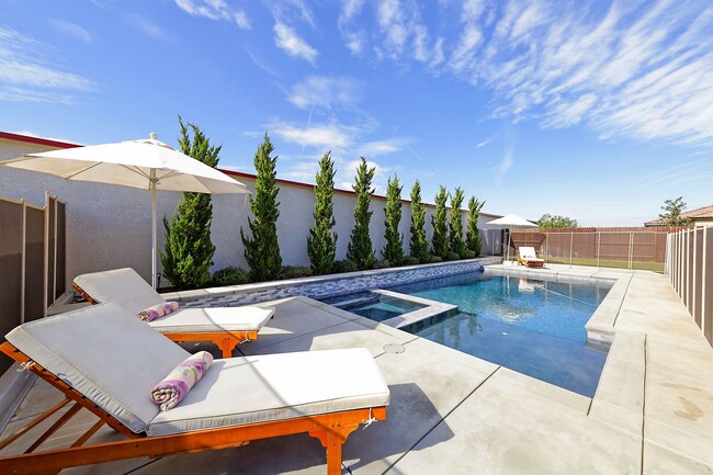 Building Photo - Stunning home with solar and pool!