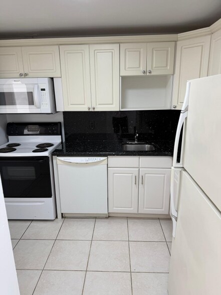 Building Photo - 13499 Biscayne Blvd