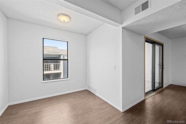 Building Photo - Metro Denver Condo with all the amenities
