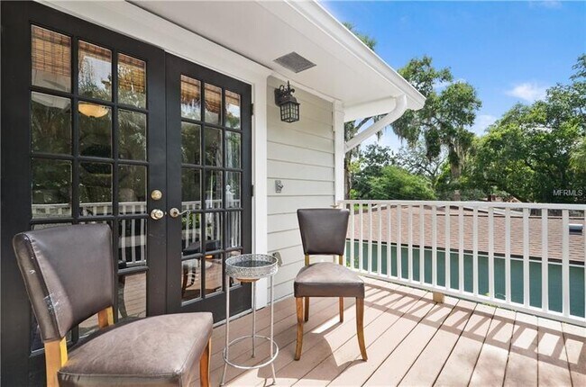 Building Photo - Amazing 4 BR Pool home in the heart of Tho...