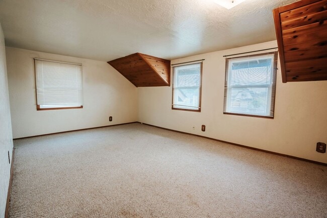 Building Photo - 122 Brennan St