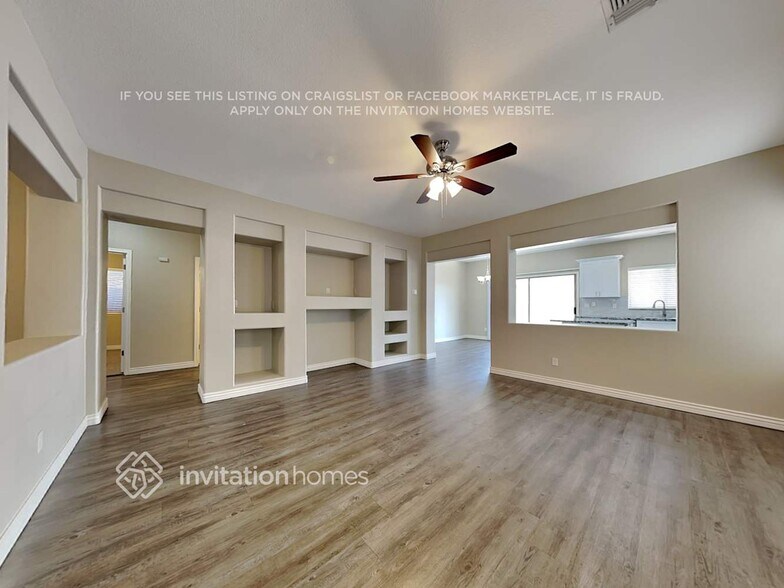 Building Photo - 12938 W Clarendon Ave