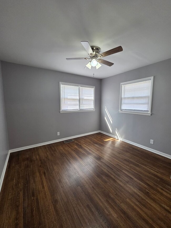 Building Photo - 1200 E Beaumont St