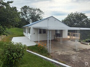 Building Photo - 3 Bedroom 2 Bathroom Home in Greeneville, TN