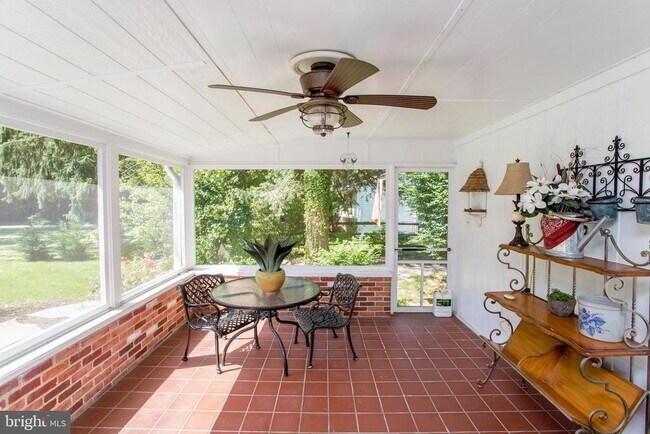 Building Photo - 67 Townview Dr