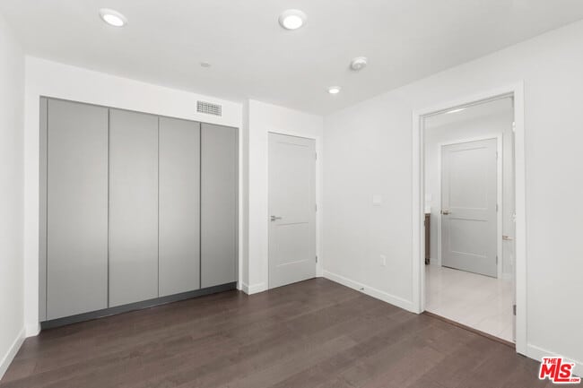 Building Photo - 849 N Alta Vista Blvd