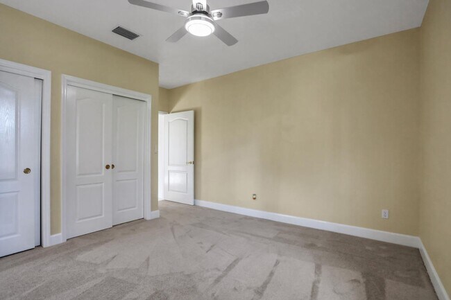 Building Photo - 3/2.5 in Pelican Bay
