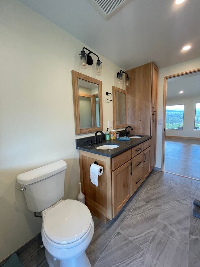 Building Photo - Rural 3 Bedroom, 2 Bath - Ruch & Applegate River Area