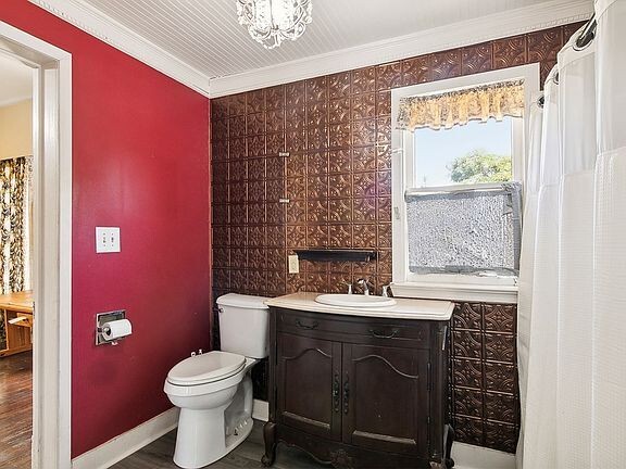 Building Photo - 250 N Main St