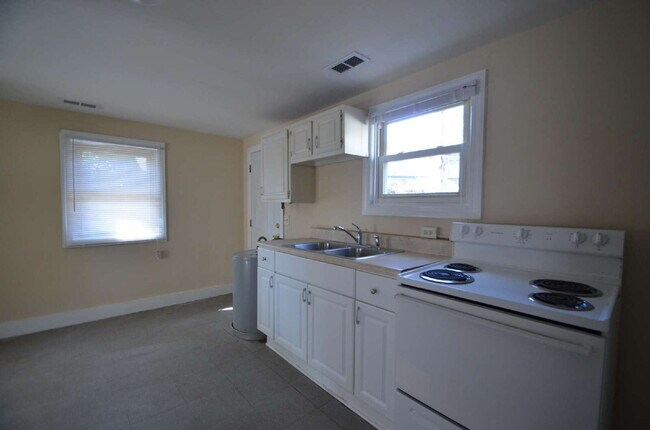 Building Photo - 1618 Acacia St