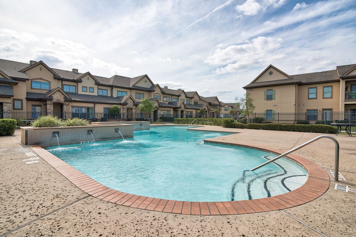 Champion Townhomes On The Green Houston Tx Apartment Finder