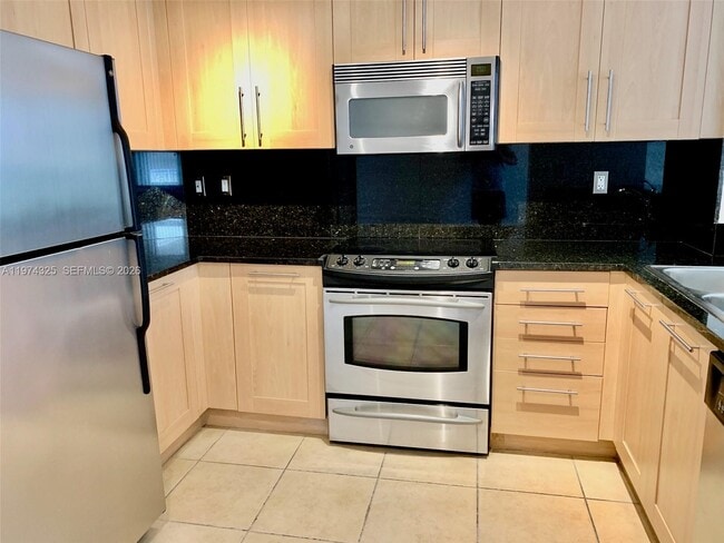 Building Photo - 511 SE 5 Ave