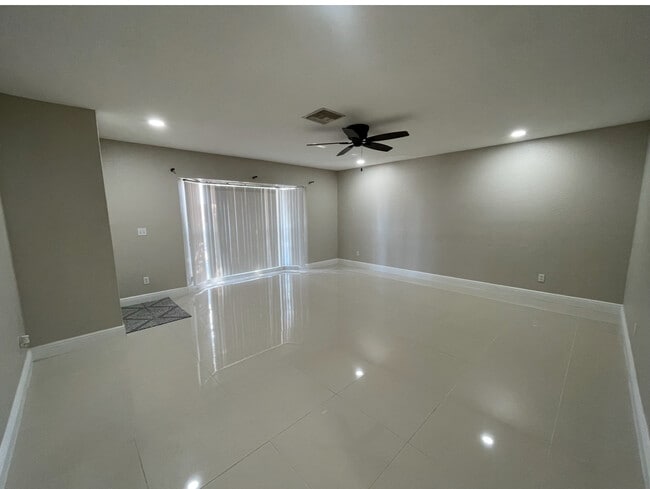 Building Photo - 3633 Country Club Blvd