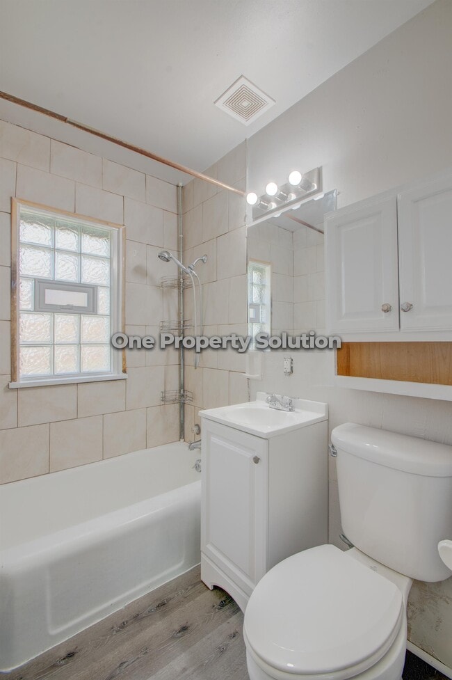 Building Photo - 532 Ralston St