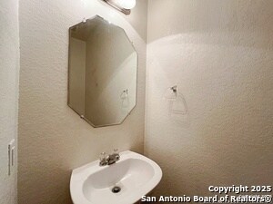 Building Photo - 2149 Hazelwood Dr