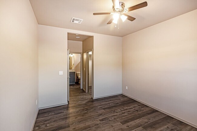 Building Photo - 901 Adams Ave