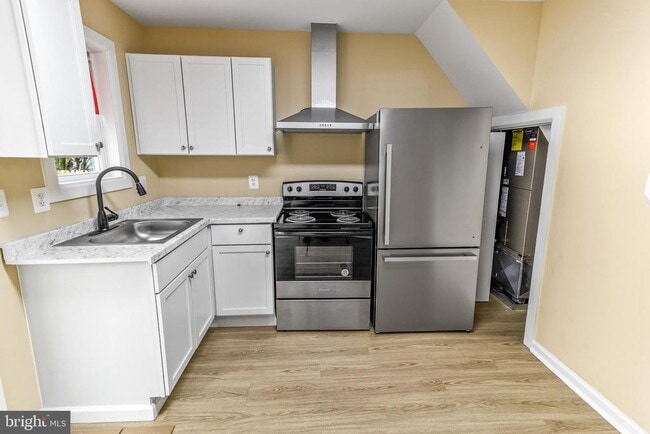 Building Photo - 28 B St