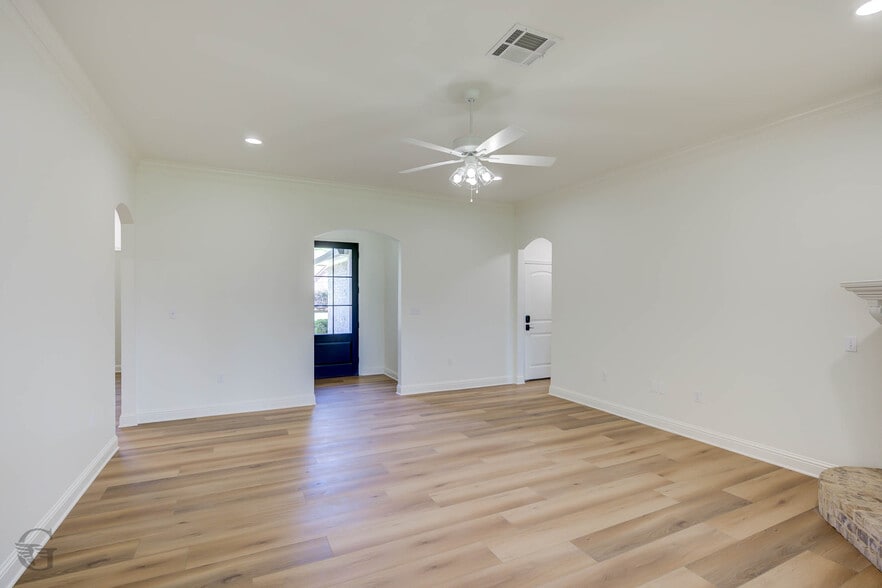 Building Photo - 525 Chinquipin Dr