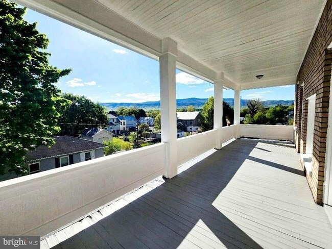 Building Photo - 515 Fourth St