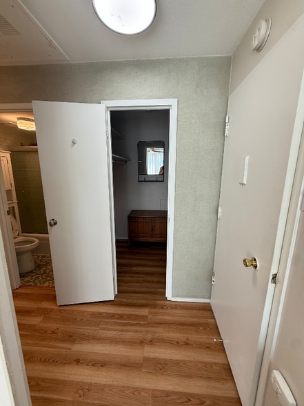 Building Photo - 955 Eudora St