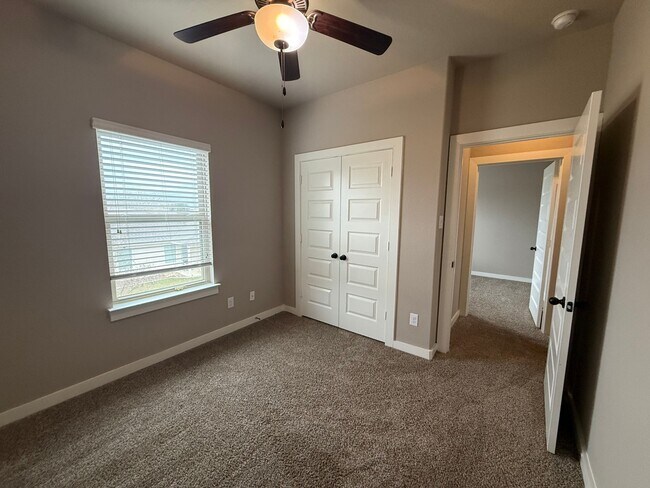 Building Photo - 2249 Avery Village