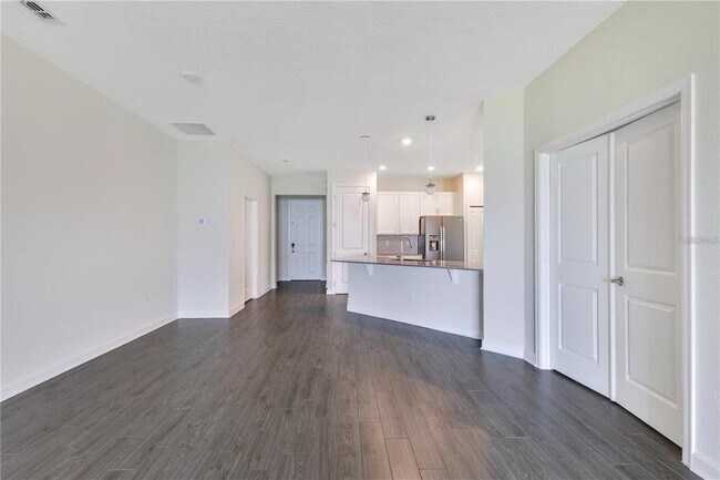 Building Photo - 272 Taft Dr