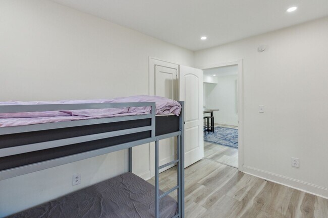 Building Photo - Chic & Modern North Charleston Home with Spacious Backyard