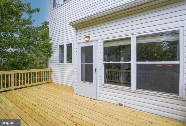 Building Photo - 2557 James Monroe Cir