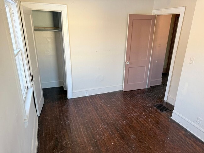 Building Photo - 807 Williams St