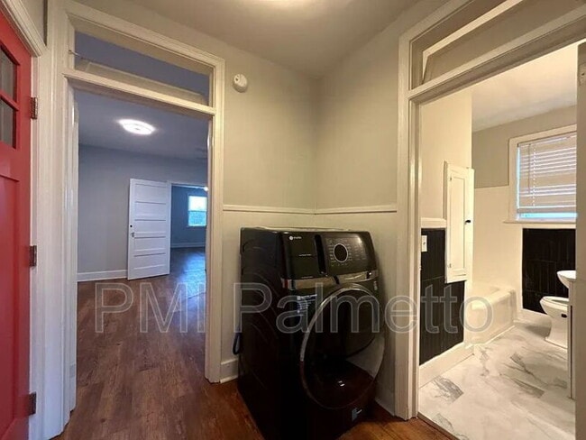 Building Photo - 502 1/2 State Street