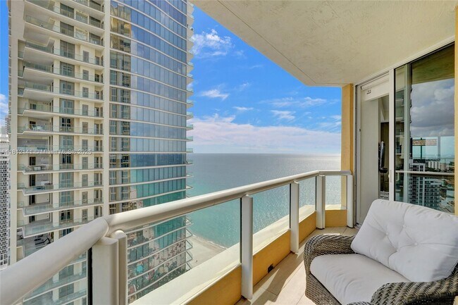 Building Photo - 17875 Collins Ave
