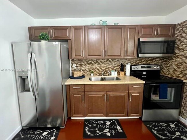 Building Photo - 3000 SW 114th Ave