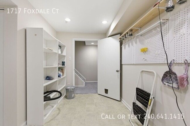 Building Photo - 1717 Foxdale Ct