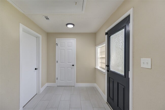 Building Photo - 306 Morris St