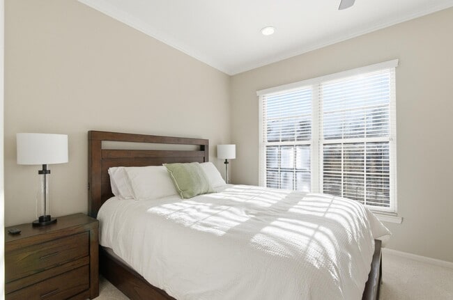 Building Photo - 531 Graten St