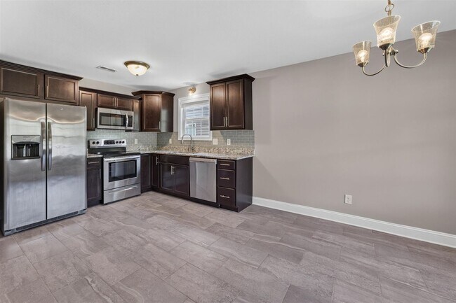 Building Photo - Pet Friendly Three Bedroom!
