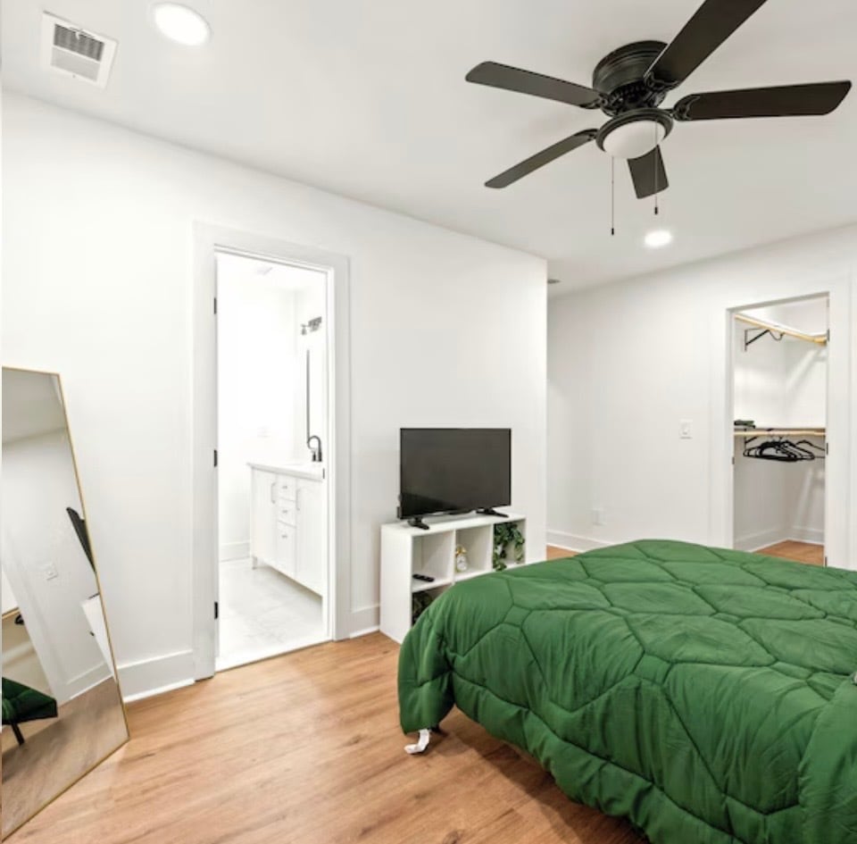 Building Photo - 2484 Calvin Ave