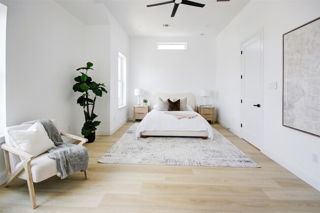 Building Photo - 1214 W 24th St