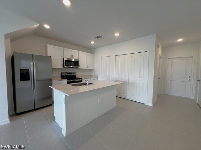 Building Photo - 28521 SWEET MEADOW Dr
