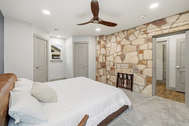 Building Photo - 275 Creek Ridge Trail W