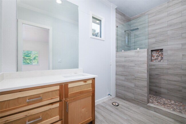 Building Photo - 12826 Hill Dr