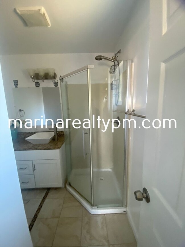 Building Photo - Charming 3 bedroom, 2 bathroom home locate...