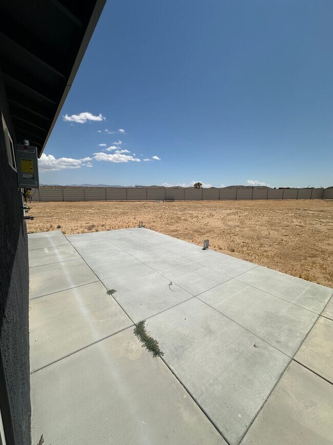 Building Photo - PRIVACY! PRIVACY! Cute newly remodeled 2 bed/1 bath home!