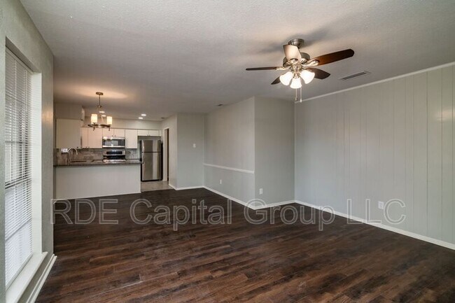 Building Photo - 3701 Summit Ln
