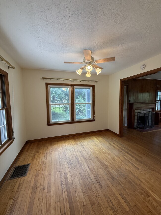 Building Photo - 312 N Chilhowee Dr